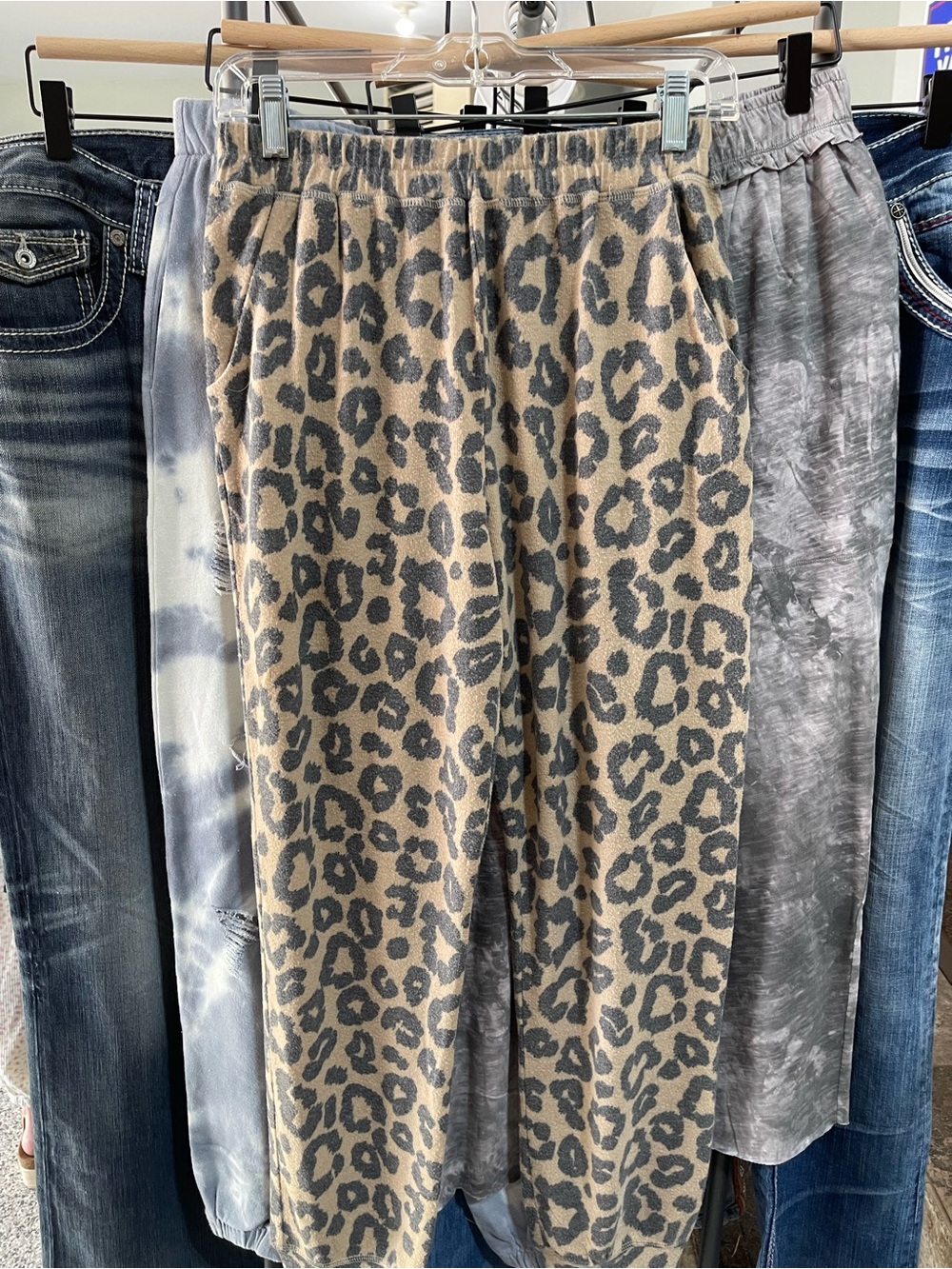 BKE Leopard-Print Track Pants in Tan and Black